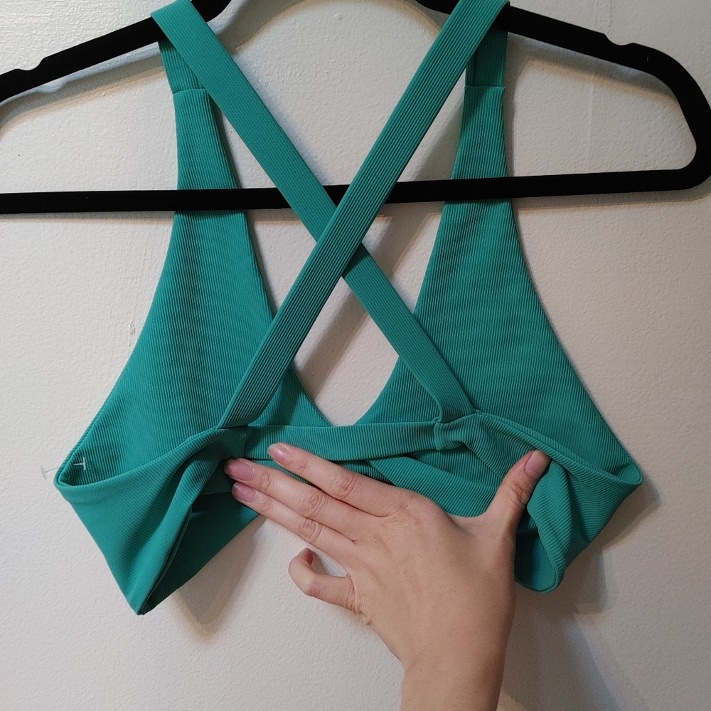 Wilo Twist Front Sports Bra